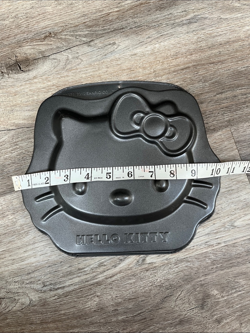 Sanrio Hello Kitty Gray Character Cake Mold - Picture 3 of 4